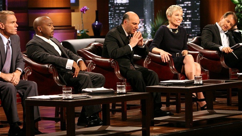   مستثمرو Shark Tank يجلسون معًا