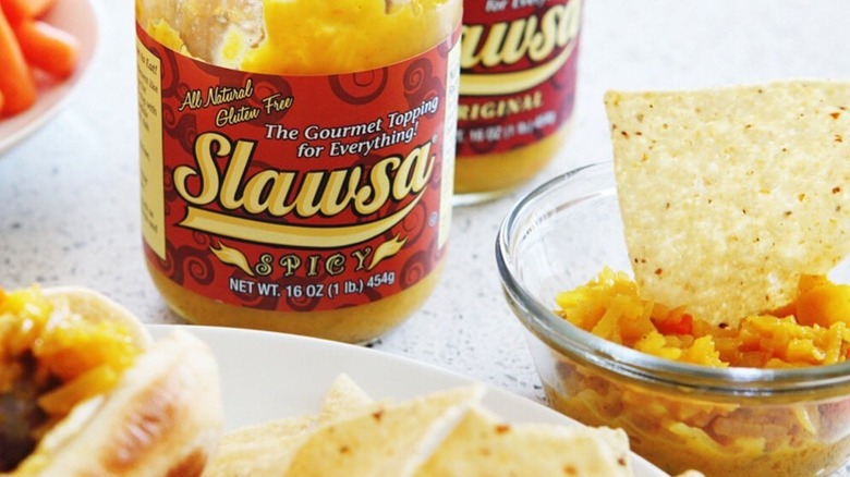 Slawsa salsa topping with chips