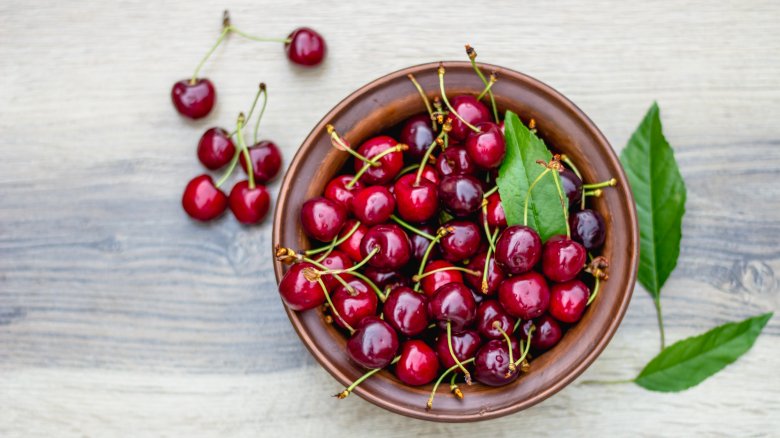 Cherries in bowl