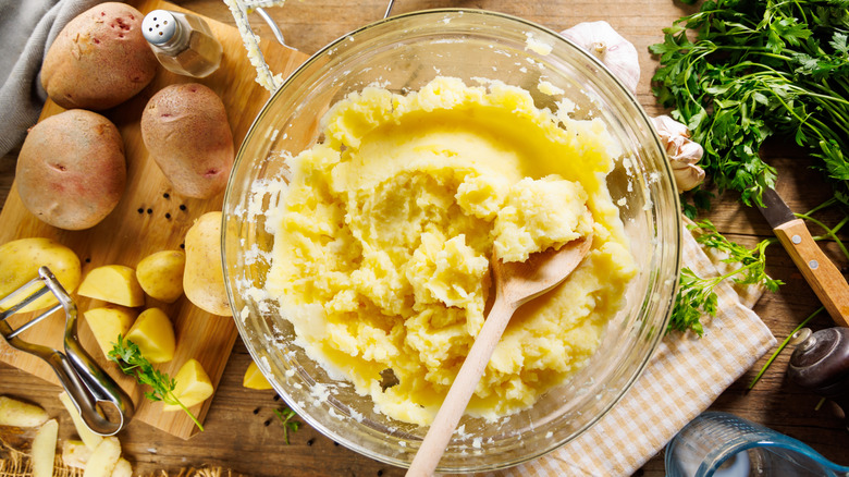 Bowl of mashed potatoes