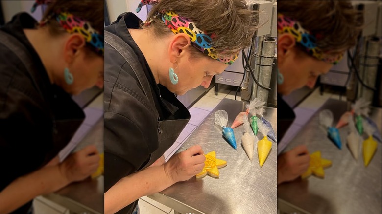 chef Nona Johnson decorating cookies with icing