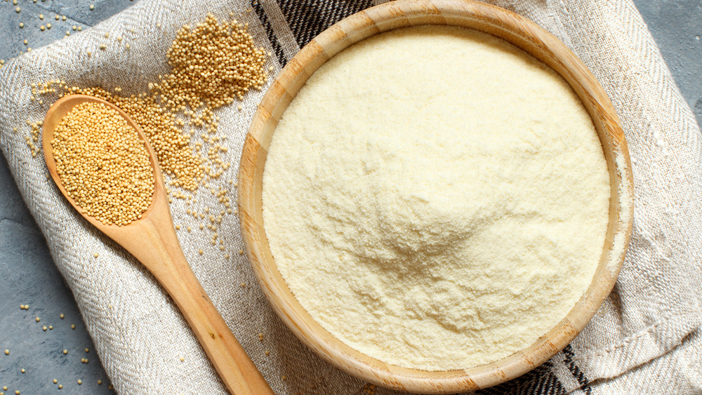 Amaranth flour with spoon of seeds