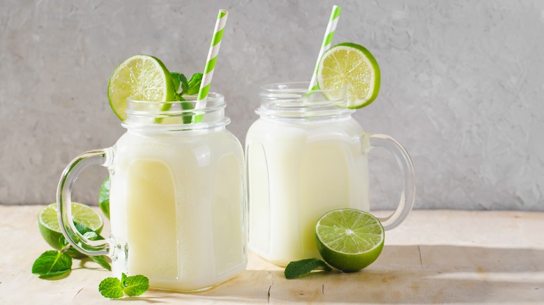 Two glasses of Brazilian lemonade
