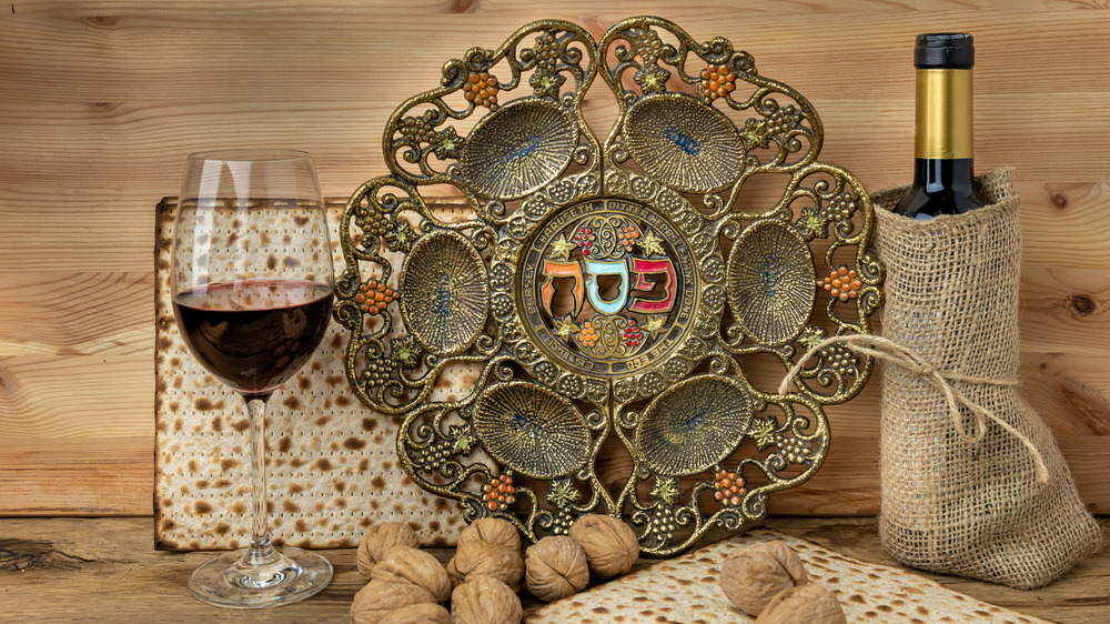 Ornamental seder plate