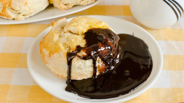 Southern biscuits with chocolate gravy