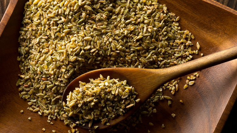 raw freekeh and wooden spoon