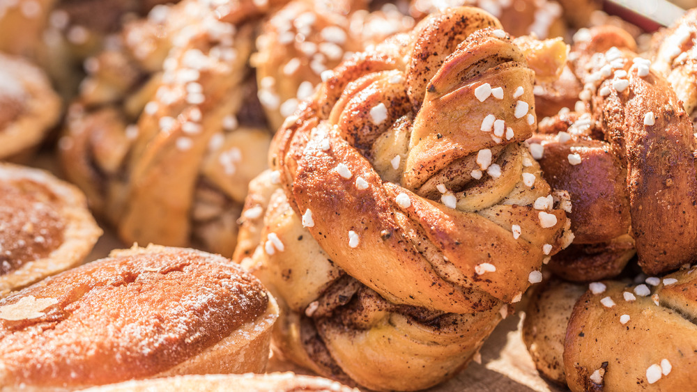 Cinnamon pastries with pearl sugar