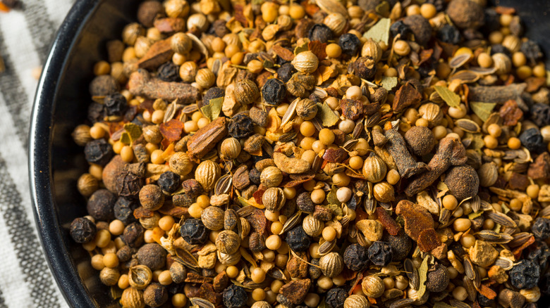 Whole spices in a pickling spice blend
