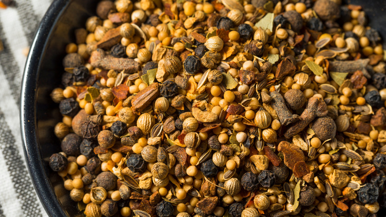 Whole spices in a pickling spice blend