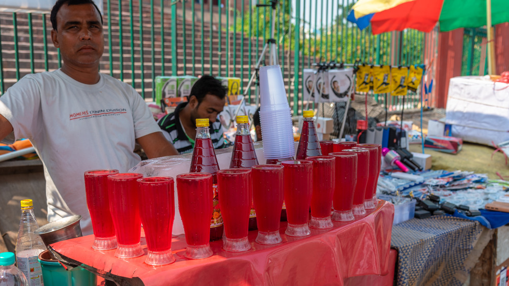 A rooh afza vendor in India