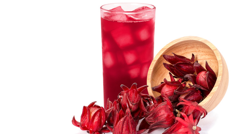 Roselle juice with wooden bowl of sorrel