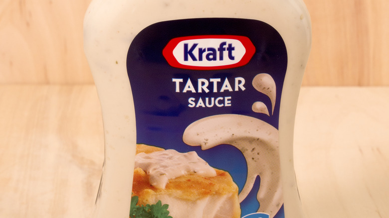 Primo piano della bottiglia di salsa tartara Kraft