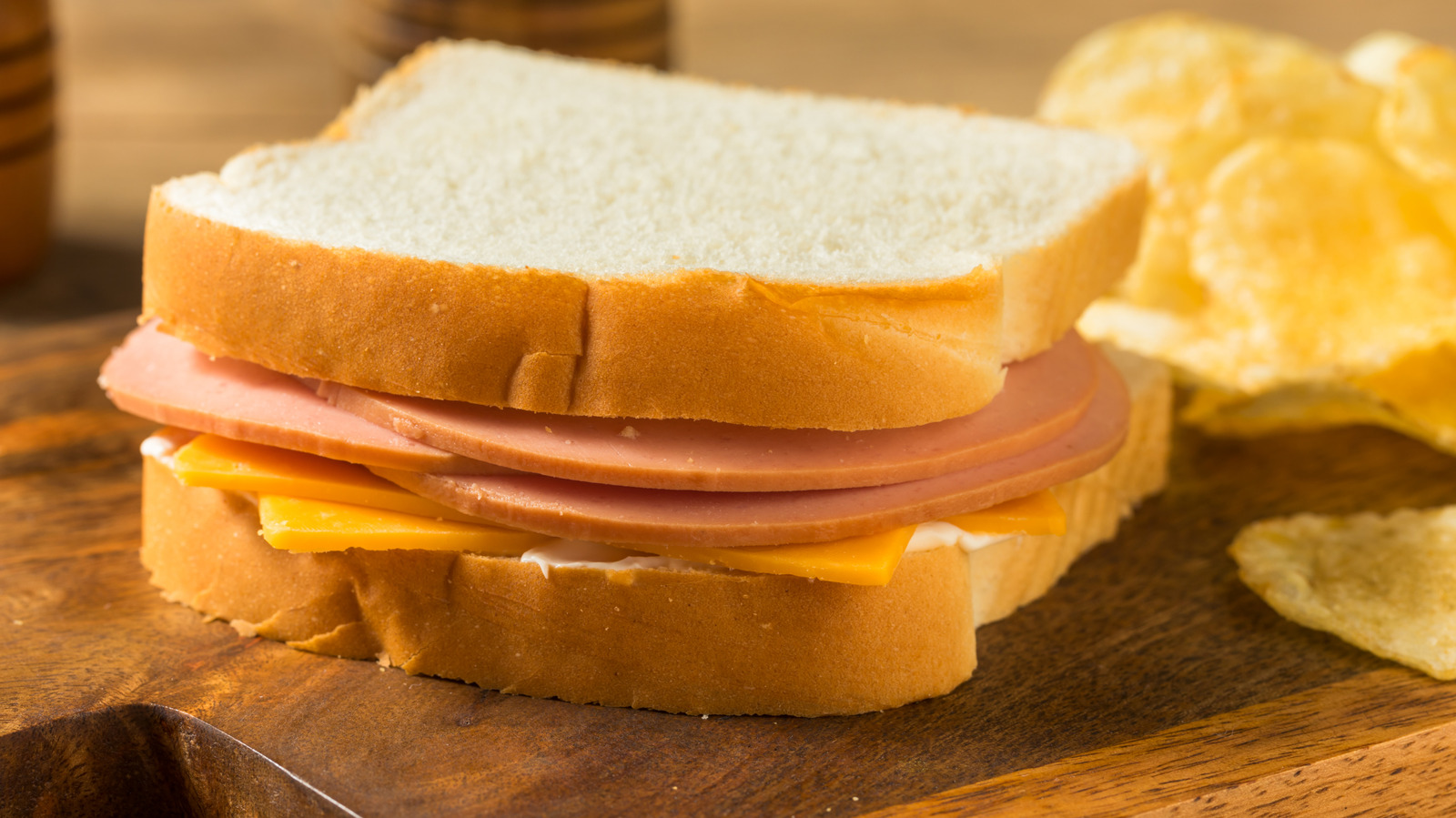 <a href="https://www.mashed.com/1785206/red-ring-around-bologna-can-you-eat-it/" target="_blank">What Is The Red Ring Around Bologna And Can You Eat It?</a>