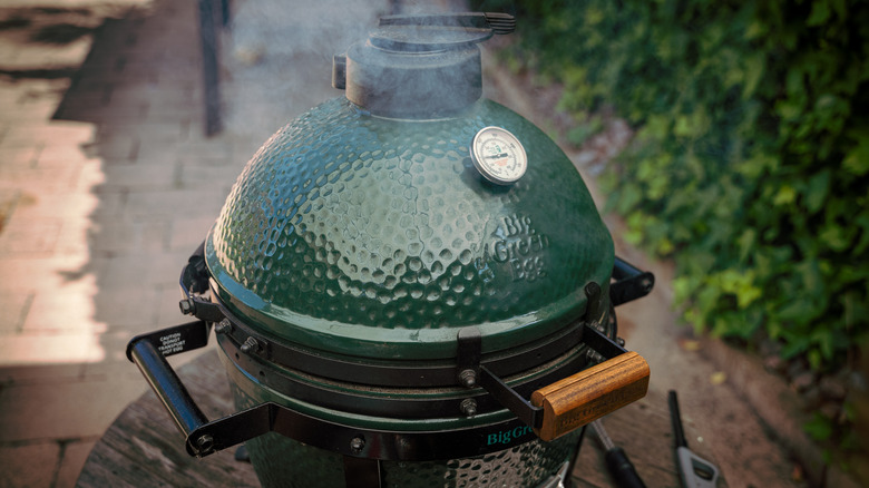 Big Green Egg grill smoking