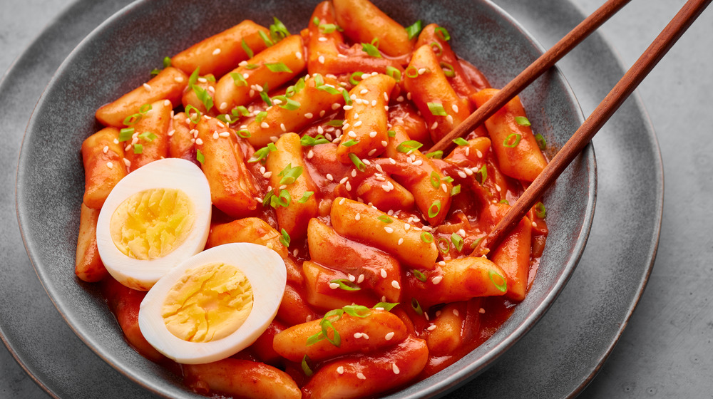 Tteokbokki with hard boiled egg