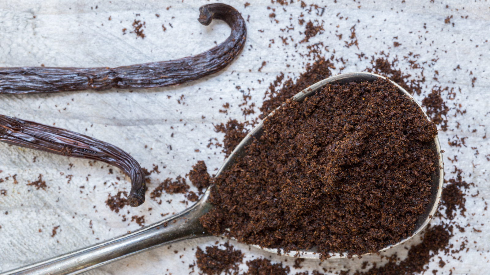 What Is Vanilla Powder And Is It Better Than Vanilla Extract?