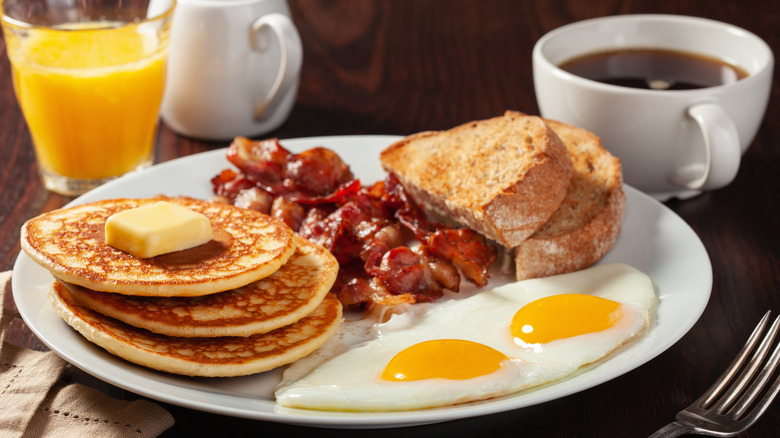 American breakfast plate