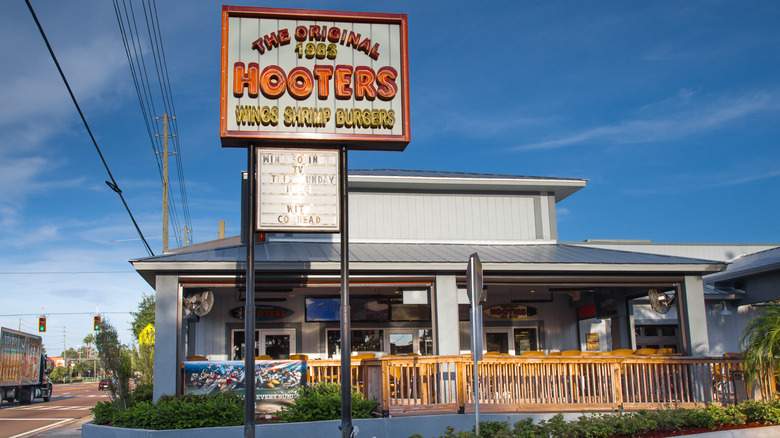 first hooters restaurant in Clearwater