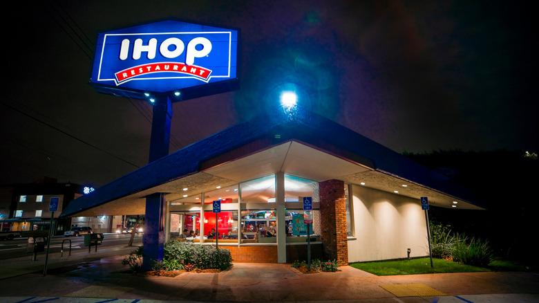 An IHOP at night