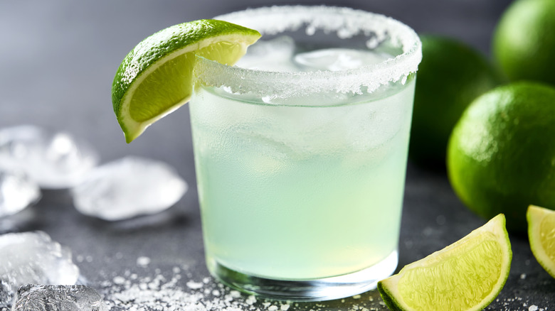 Classic margarita with a lemon wedge