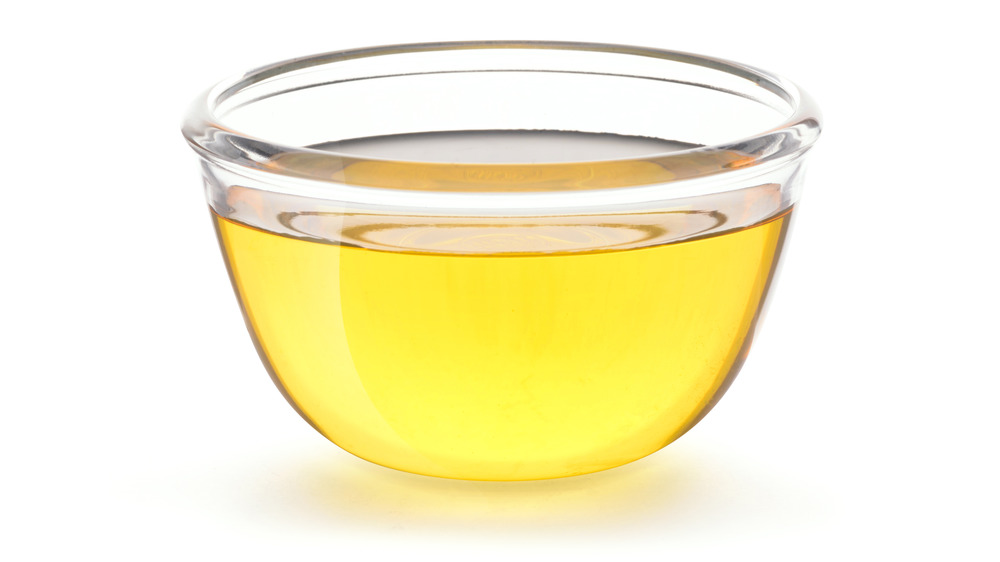 Bowl of vegetable oil