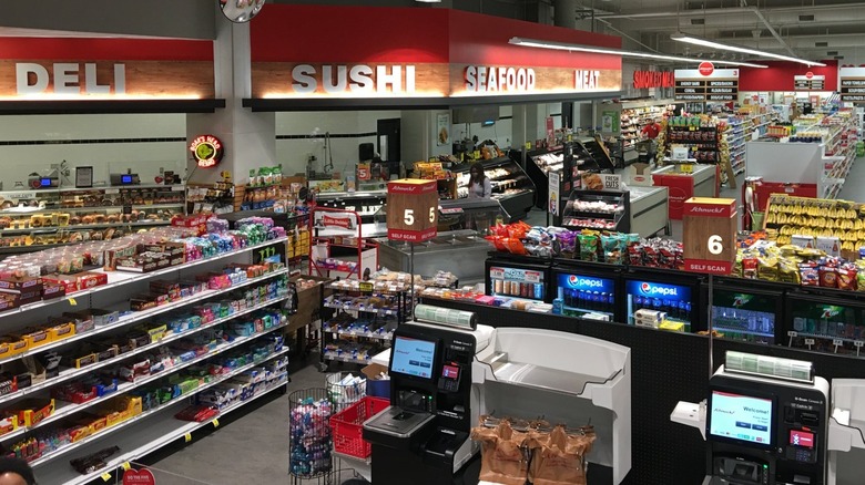 What's inside a Schnucks grocery store