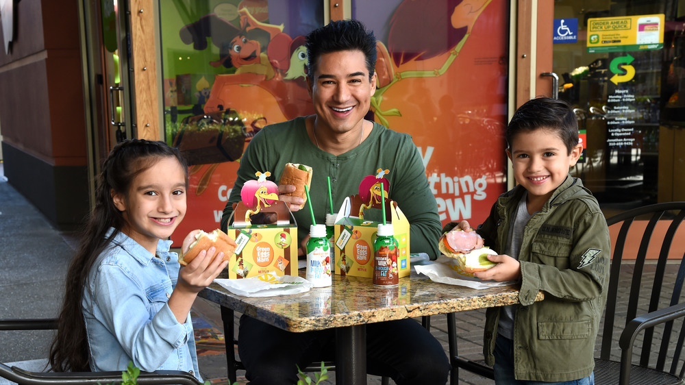 Mario Lopez with his kids