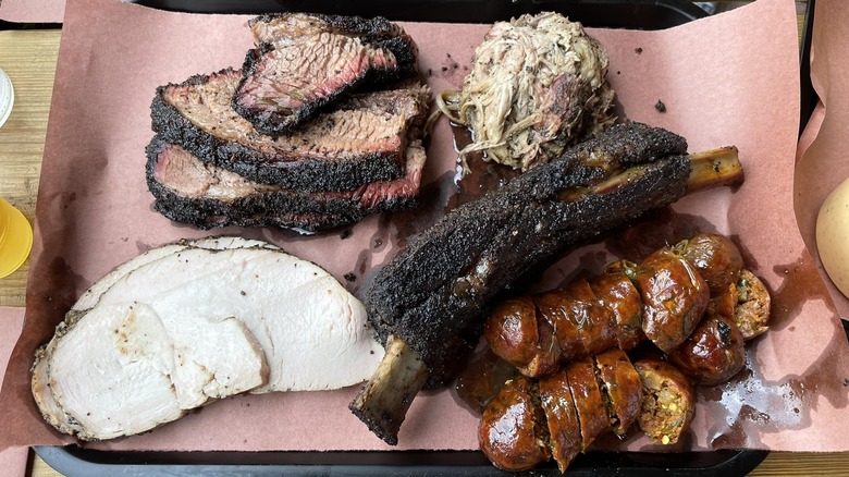 La Barbecue meat platter 