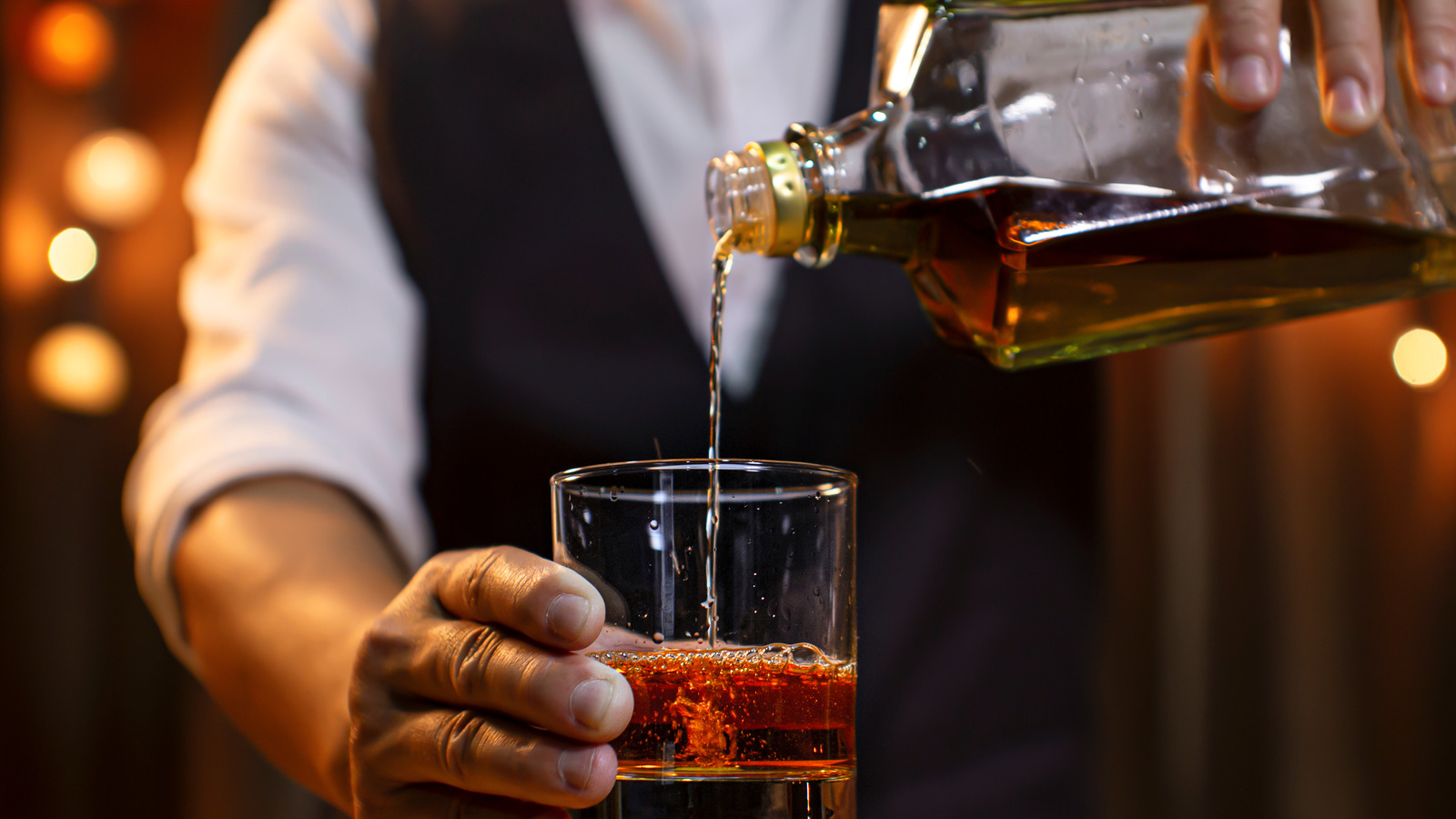 What Movies Tend To Get Wrong About Bartenders