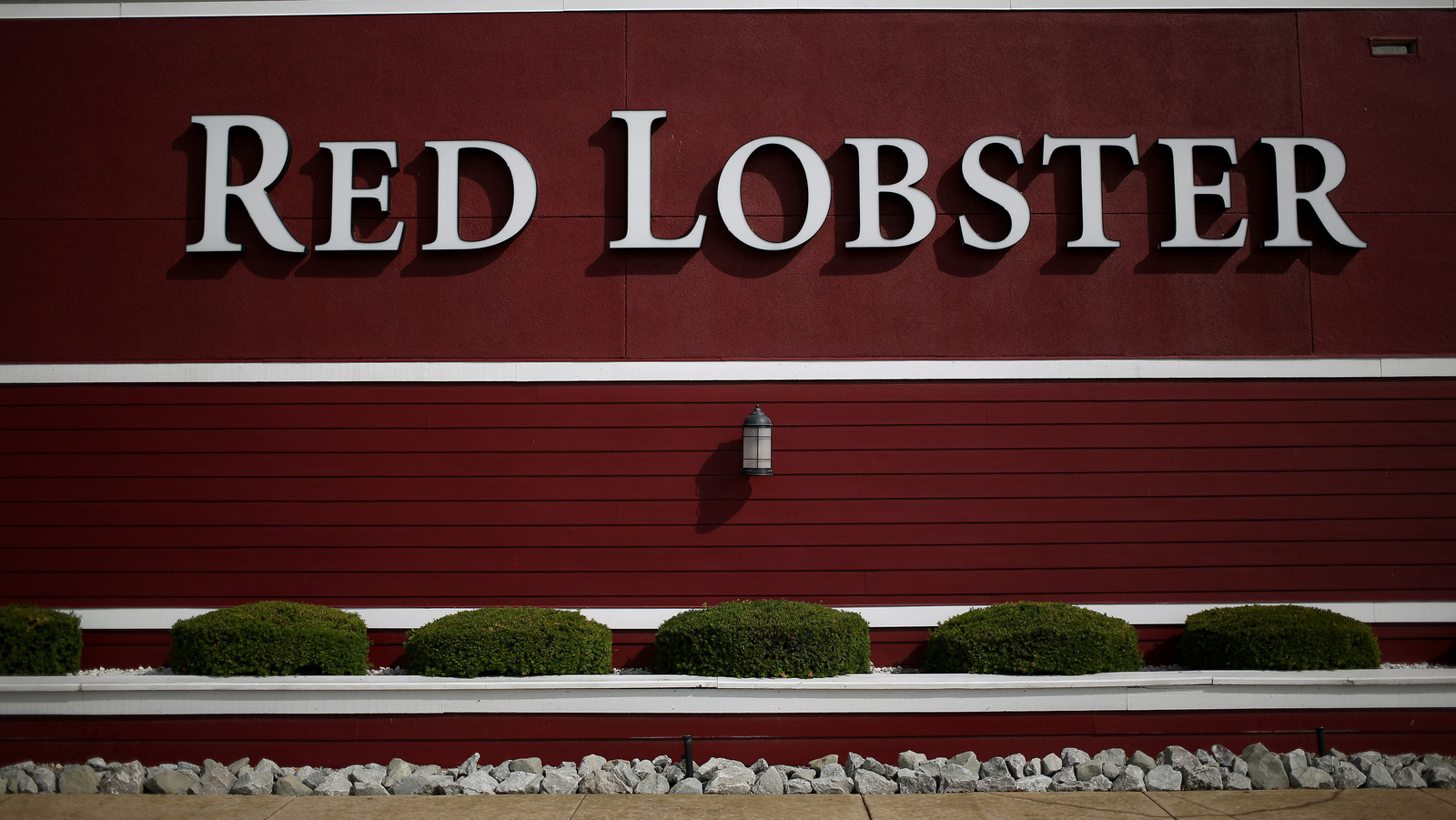What Really Happened To Red Lobster's Endless Snow Crab Promotion?