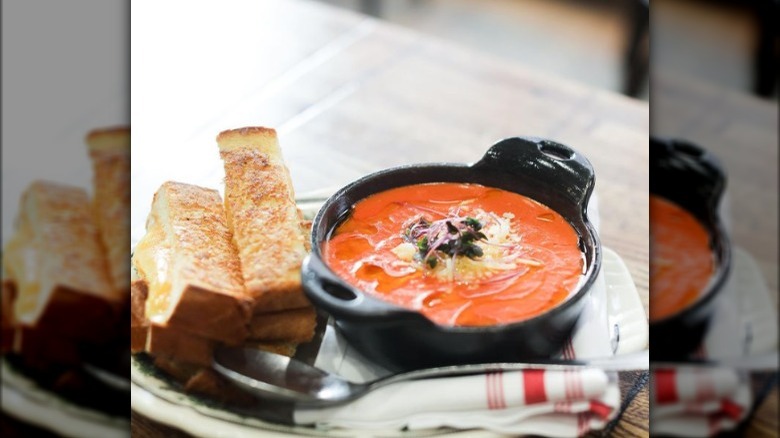 The Pioneer Woman Mercantile's Tomato Soup with Grilled Cheese Dippers