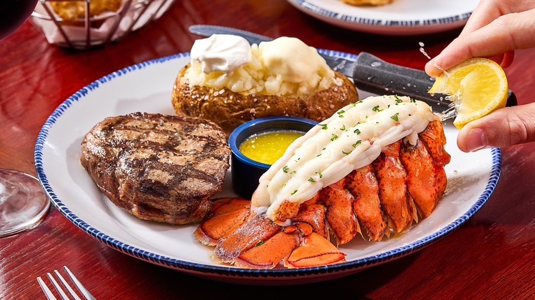 Plate of Red Lobster food