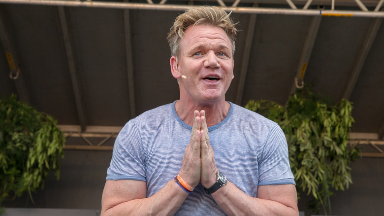 Gordon Ramsay gives a prsentation 