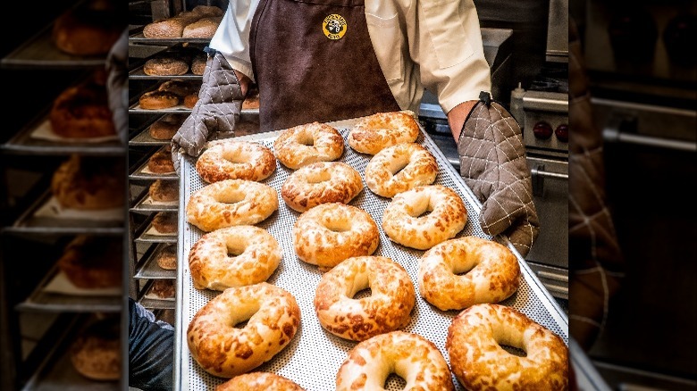   Einstein Bros. pembuat roti dengan bagel