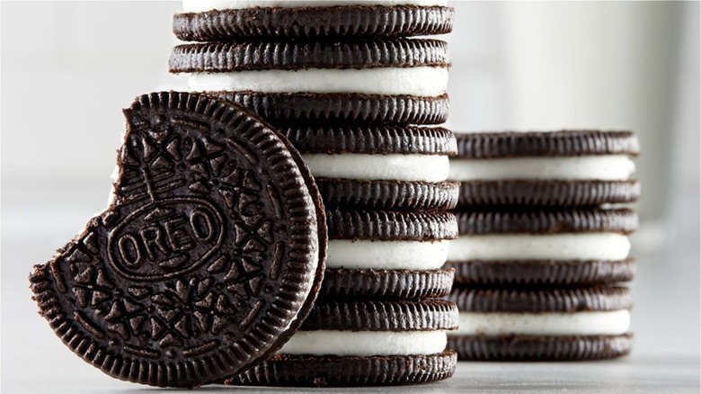 Oreo cookie display