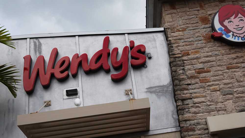 Wendy's exterior signs