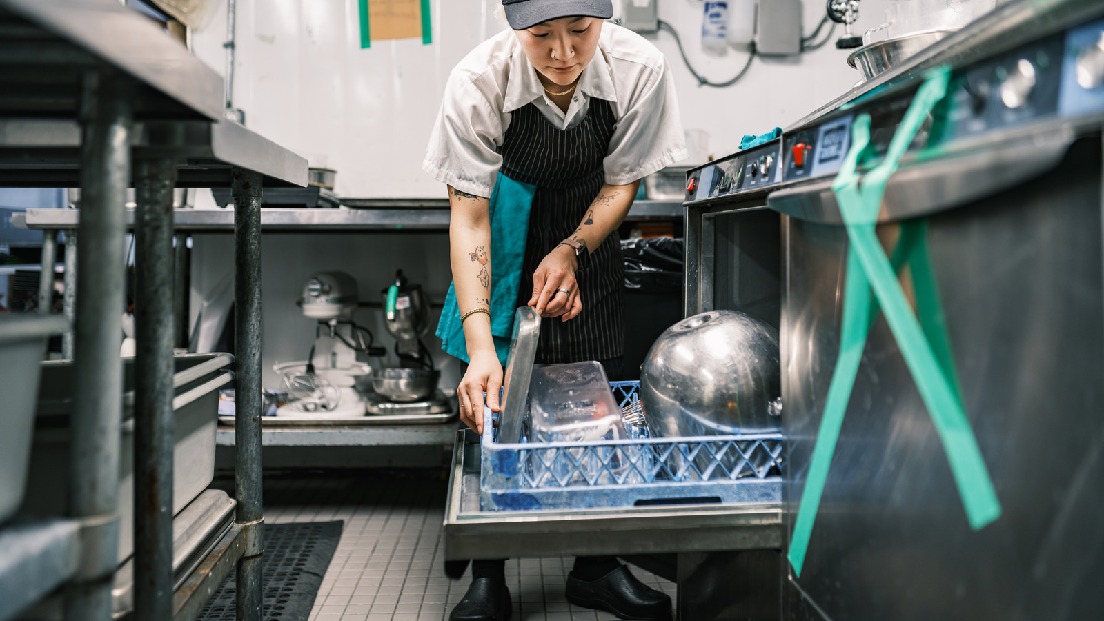 What Working As A Restaurant Dishwasher Is Really Like – Mashed