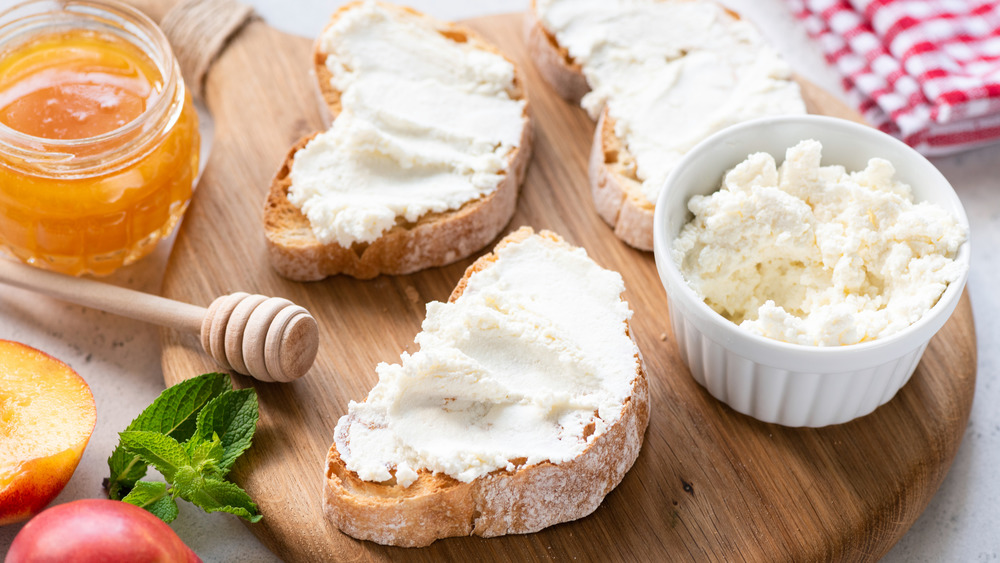 Toast with ricotta cheese