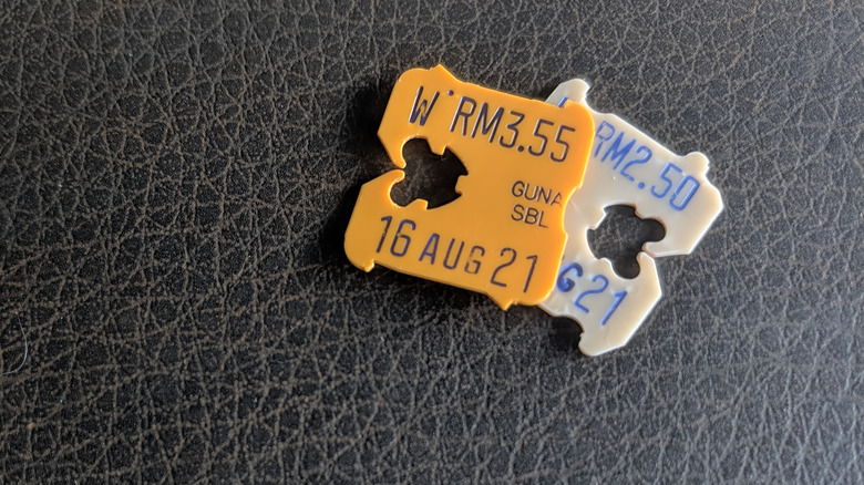 Bread clips with expired dates