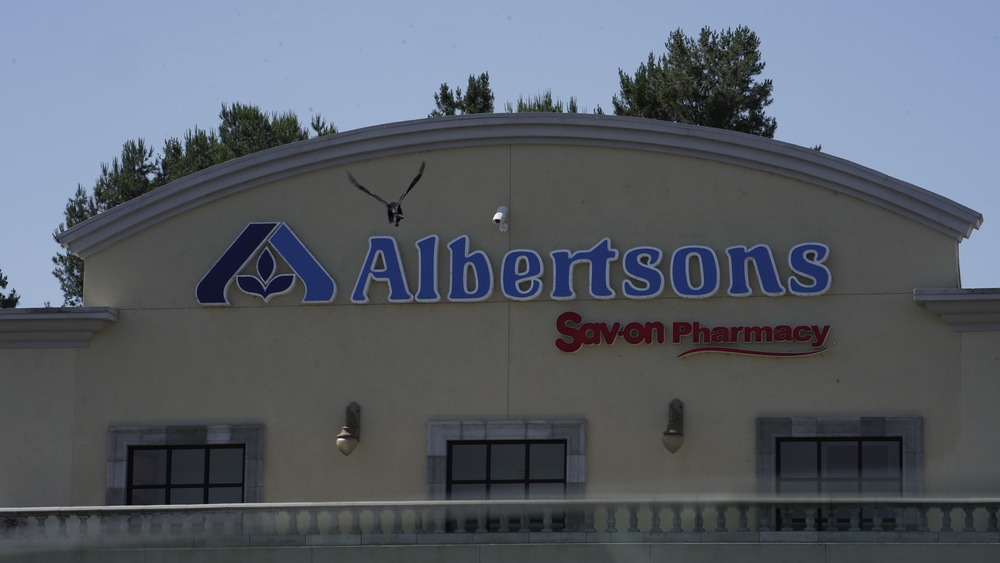 Exterior of Albertsons grocery store