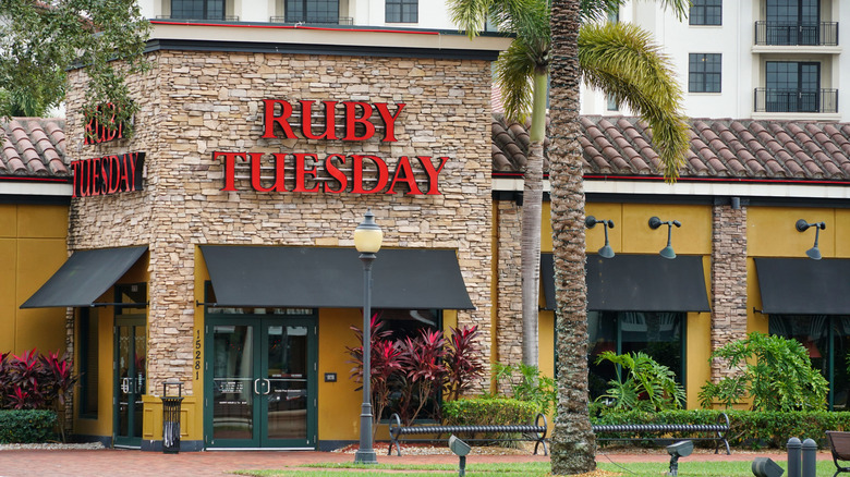 A Ruby Tuesday exterior