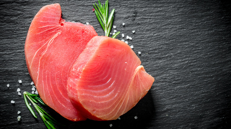 raw tuna with herbs