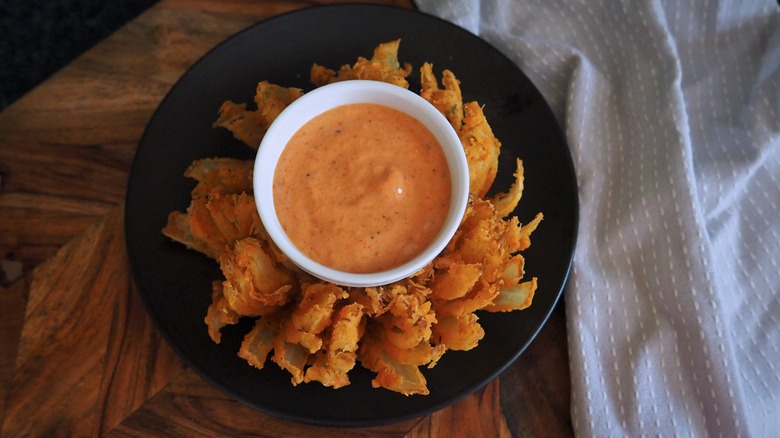 Bloomin' Onion with sauce