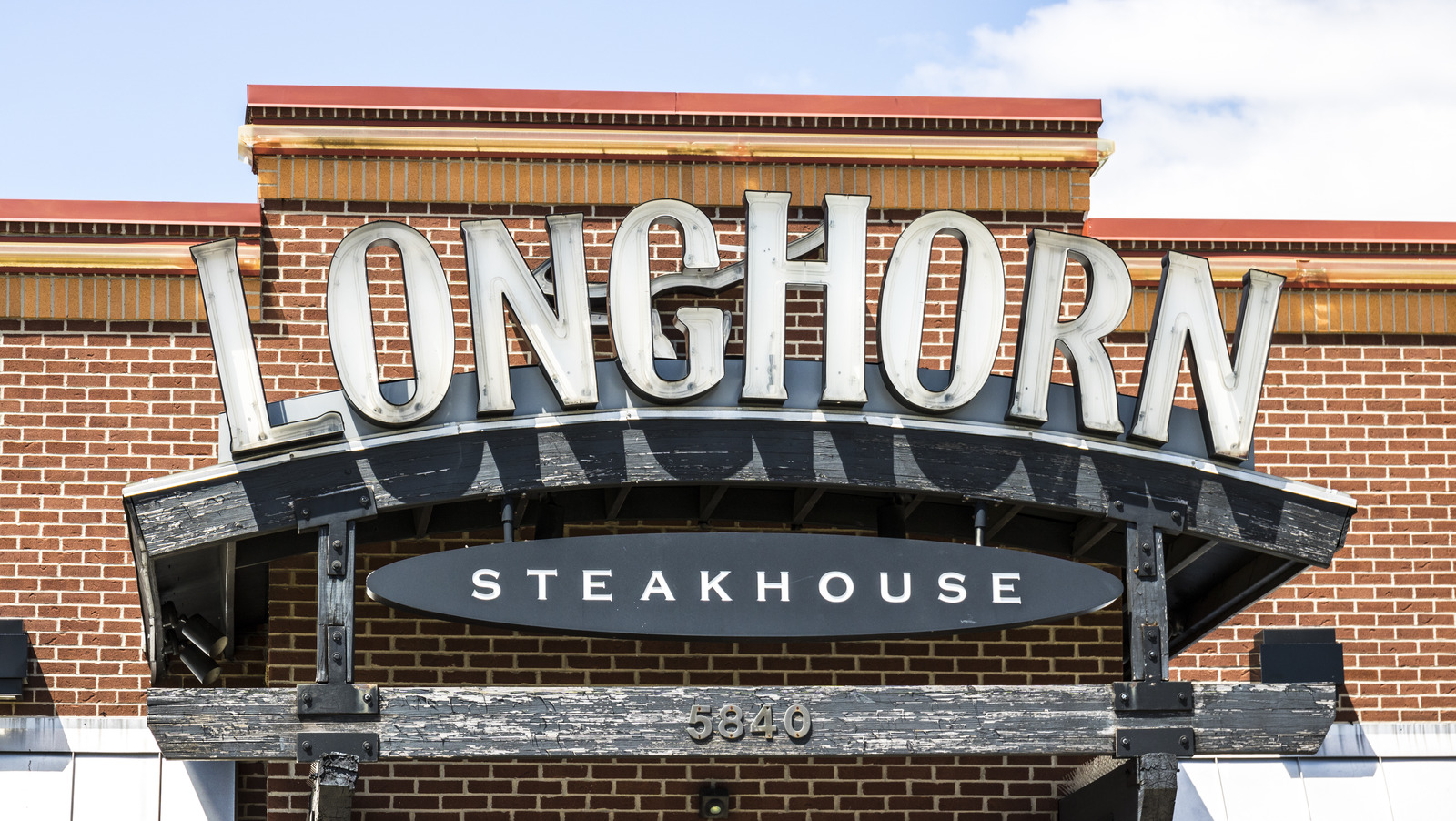 If You're Left-Handed, Head to Longhorn Steakhouse on Monday