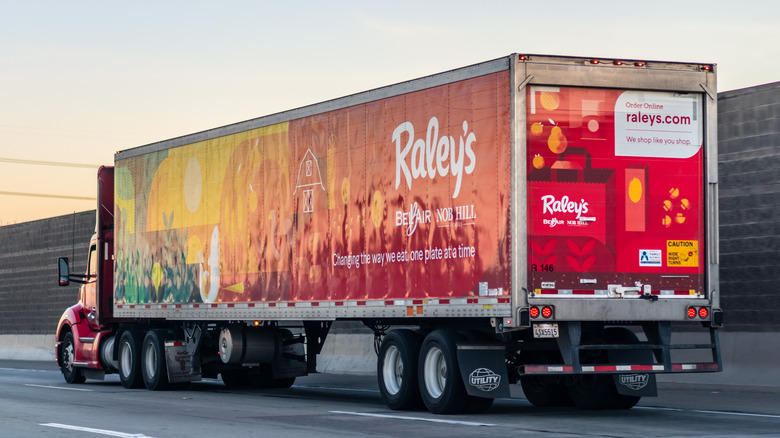 Raley's grocery truck