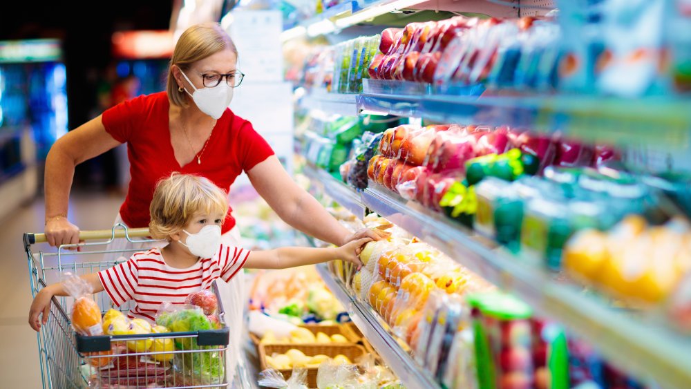 woman shopping for fruit