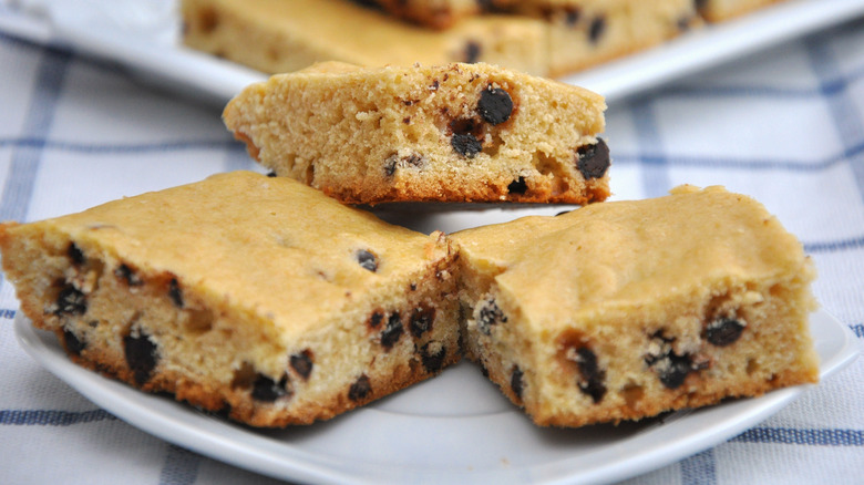 Chocolate chip blondie bars