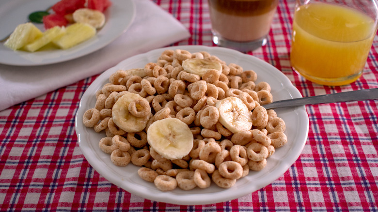 Bowl of Cheerios with bananas