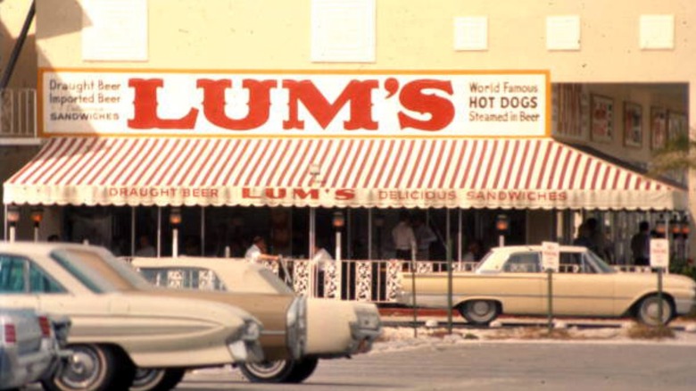 Lum's restaurant and vintage cars