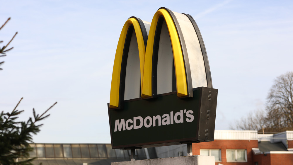 A sign displaying the McDonald's logo